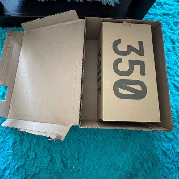 BRAND NEW WHITE YEEZYS - Picture 5 of 5